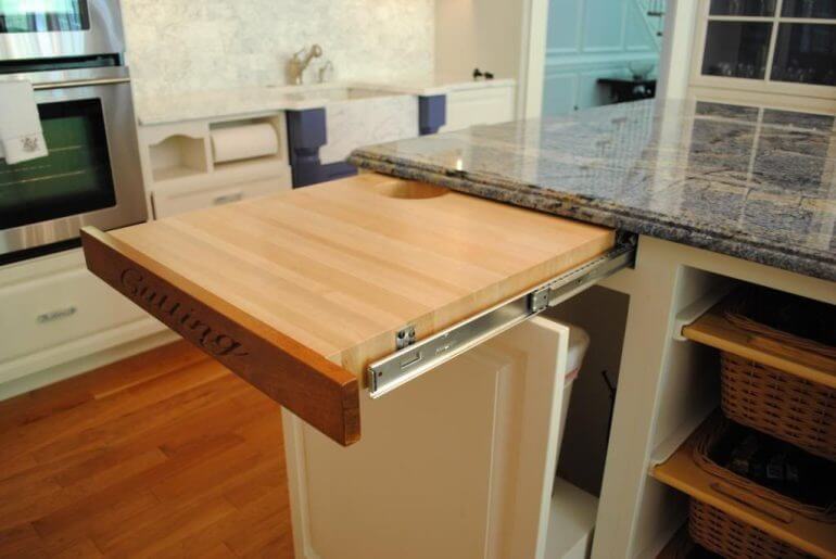 can you put a wooden cutting board in the oven
