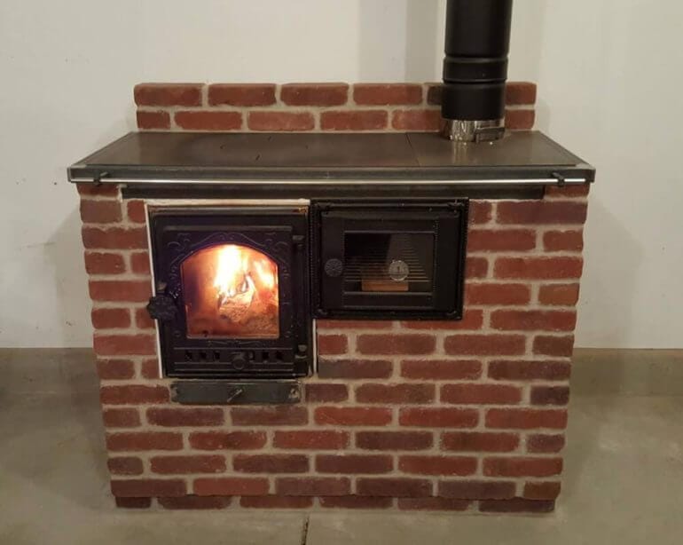 how to build a fire in a wood stove
