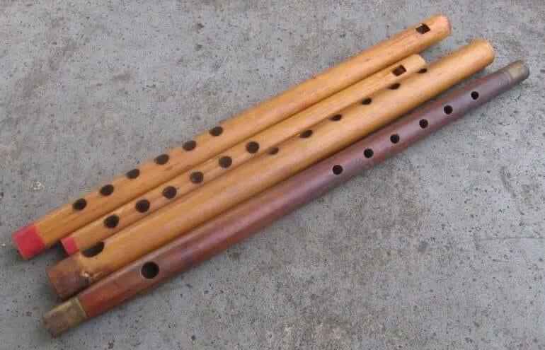 how to play a wood flute