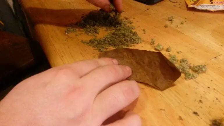 how to roll a back wood
