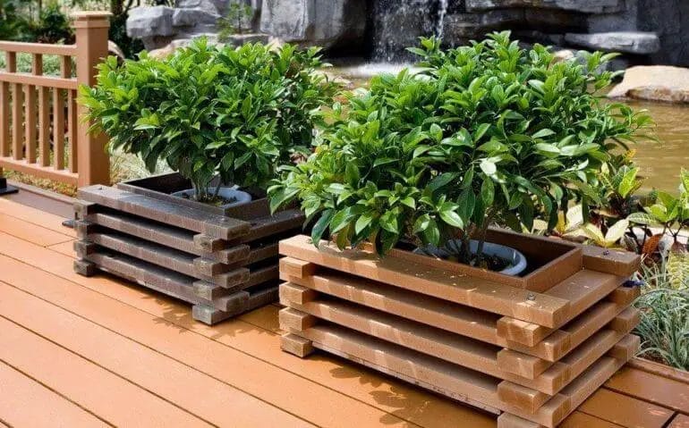how to waterproof the inside of a wood planter box

